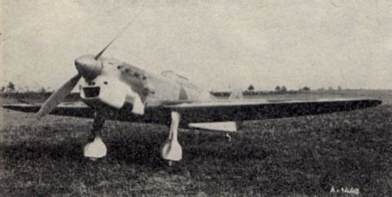 Avia B-35.1 - první podoba s výsostnými znaky pouze na směrovce a kovovou vrtulí.